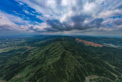 南方山川丘陵航拍全景图