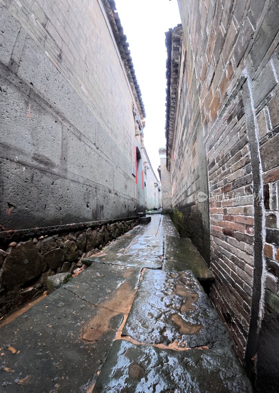 雨中竹桥古村