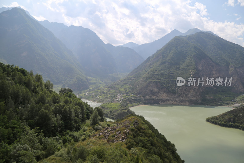 四川川西阿坝州茂县叠溪海子高视角风景