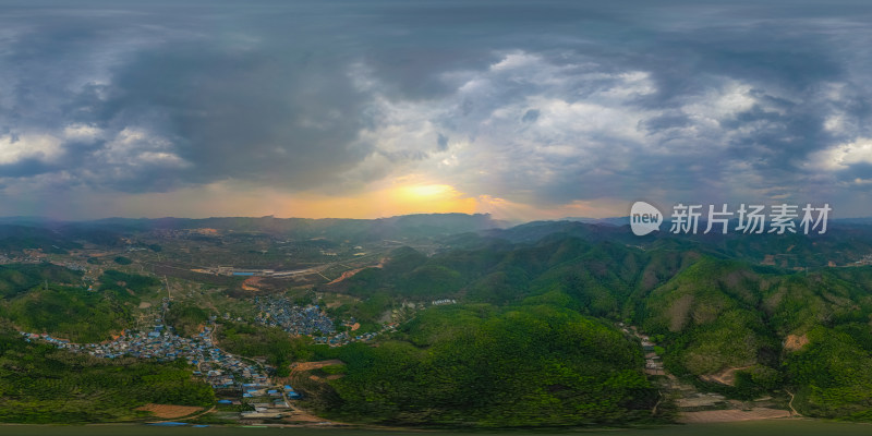 航拍山峦日落乡村田园风光全景图