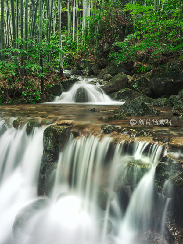 雨季安吉山间竹林水流瀑布