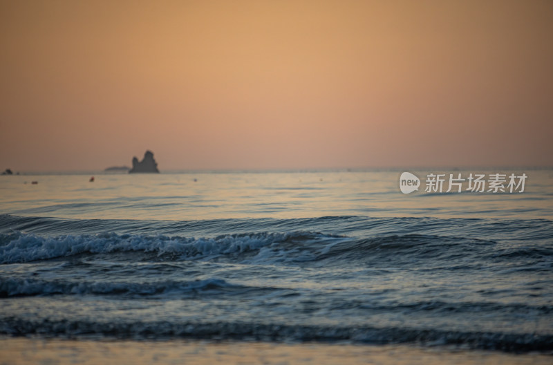 山东青岛崂山区石老人风景区海边日出景观