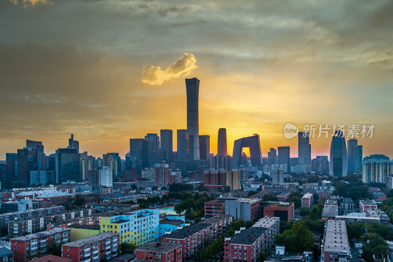 夕阳下的北京城市建筑全景