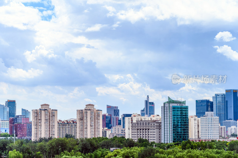 中国北京夏季国贸CBD城市天际线大气流云