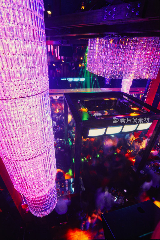 城市酒吧灯光人影动感模糊【反转胶片】