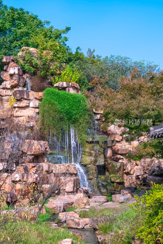 晴朗的午后，扬州瘦西湖江南园林风景