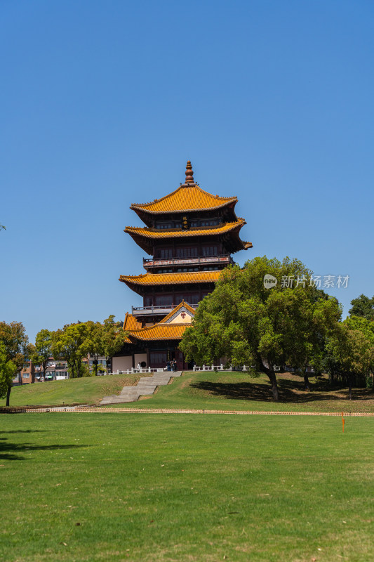 青花瓷残片下的龙珠阁 景德镇