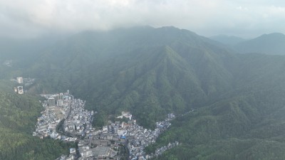 高空航拍深山之中县城乡镇美丽乡村金秀