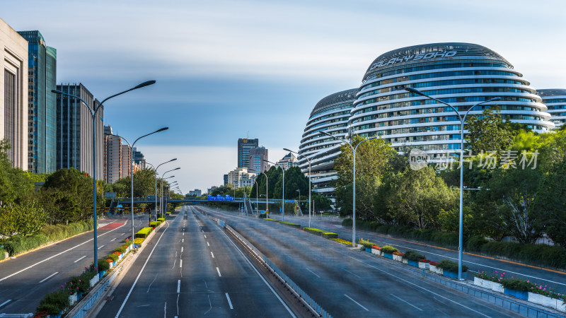 北京街景 银河SOHO下的城市道路