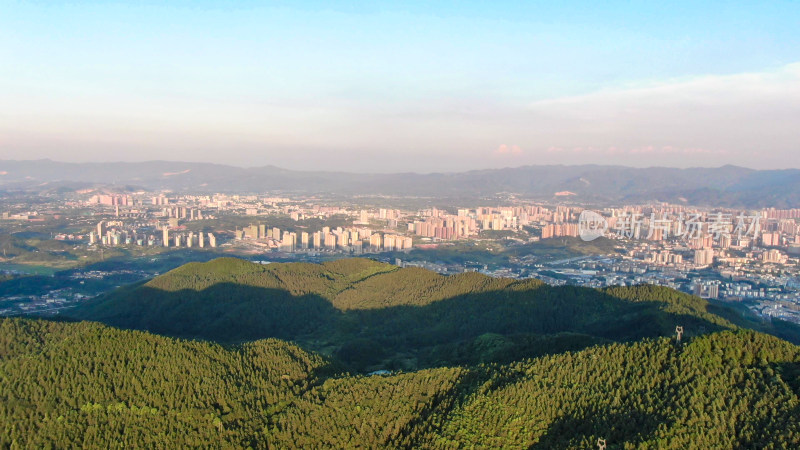 连绵起伏山川风景