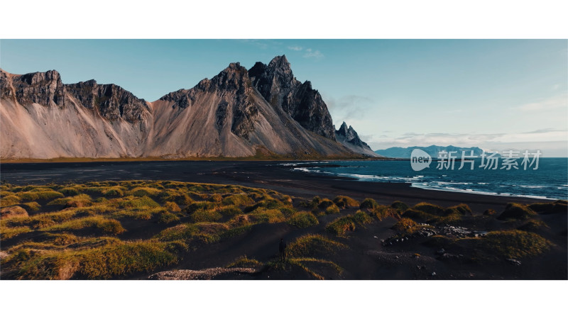冰岛黑沙滩美丽的斯托克尼斯海滩风景