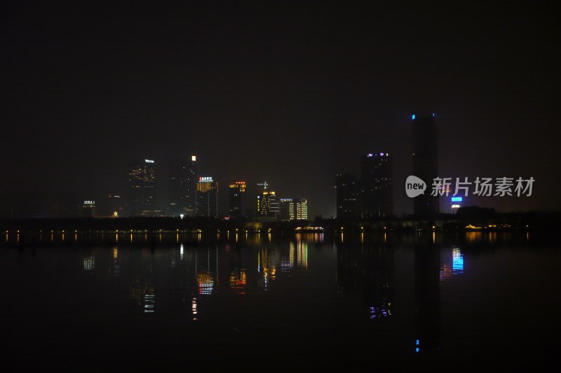 南京玄武湖畔夜景