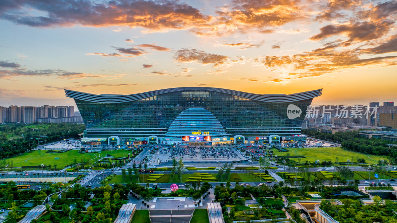 成都地标建筑环球中心晚霞风景