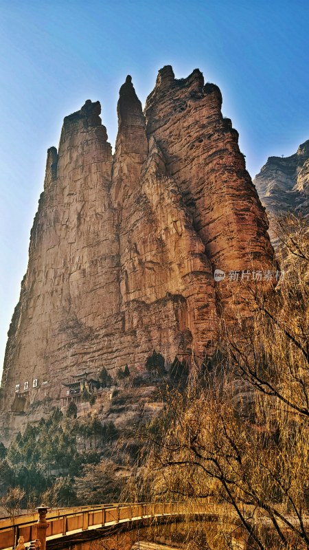 壮观的奇特山景岩壁风景