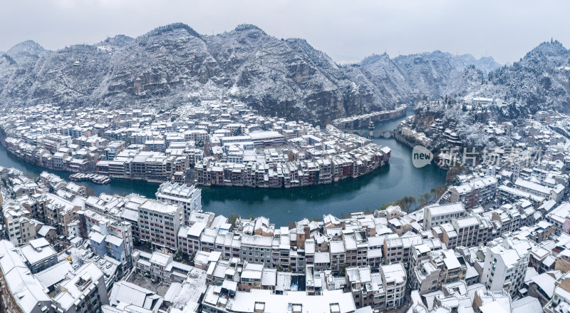 航拍东方威尼斯镇远古城雪景