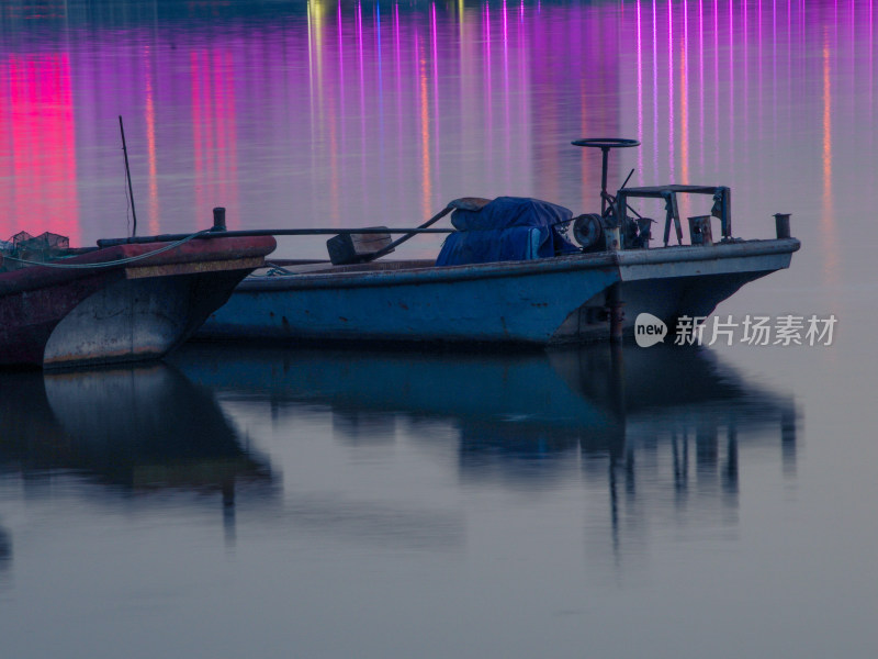 武汉东湖夜景渔船