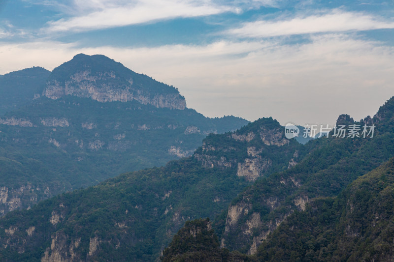 航拍峰林峡山水风光全景