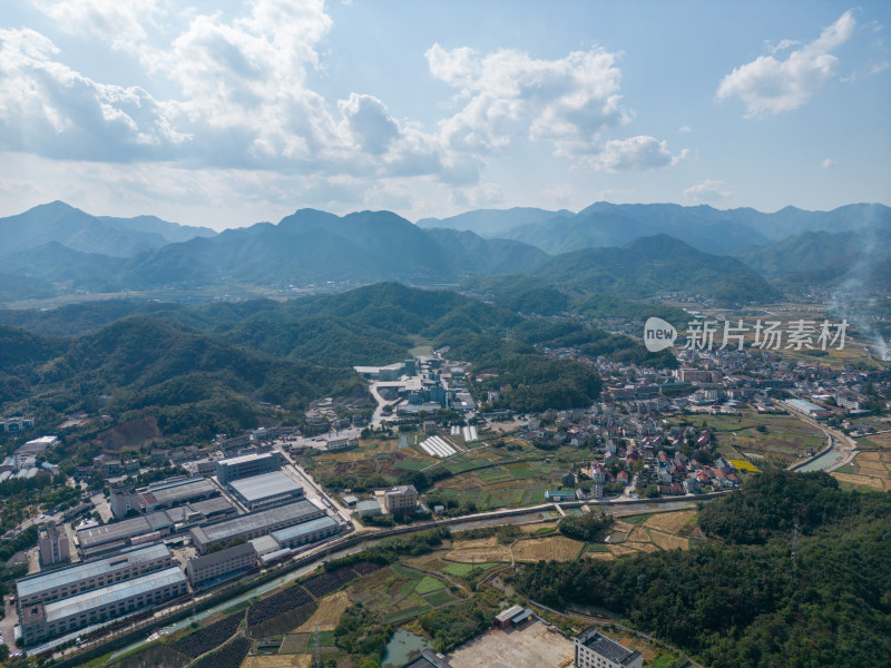 航拍蓝天白云下的青山河流稻田乡村风光