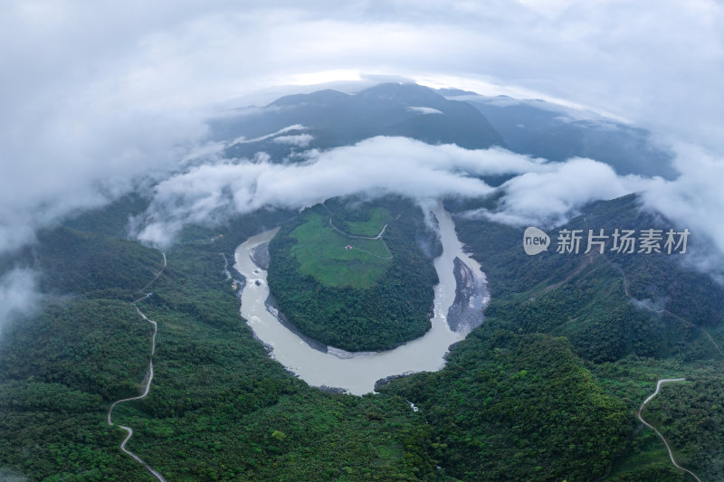 西藏墨脱县雅鲁藏布江果果糖大拐弯高空航拍