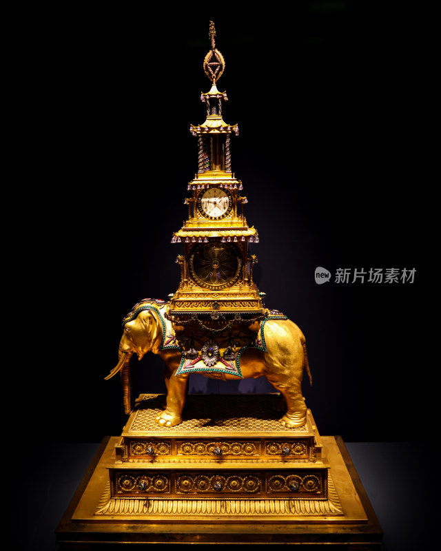 故宫博物院英国铜镀金象驮宝塔变花钟