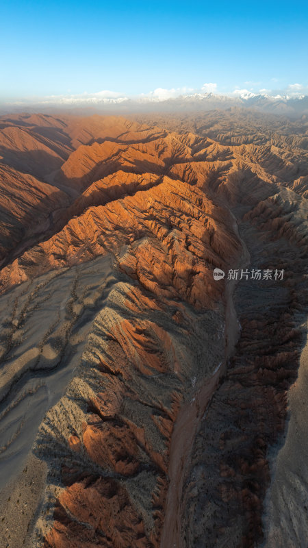 新疆南疆阿克苏温宿大峡谷天山托木尔峰航拍