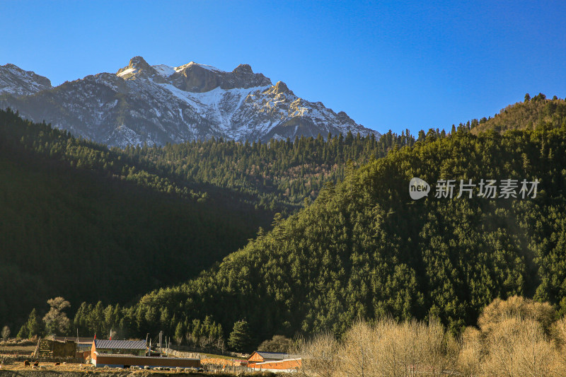 甘南州迭部县虎头山