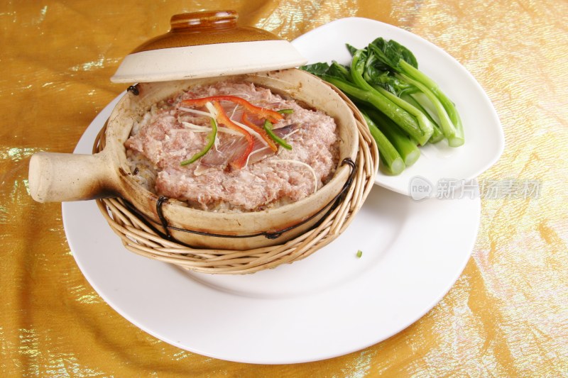 咸鱼肉饼煲仔饭