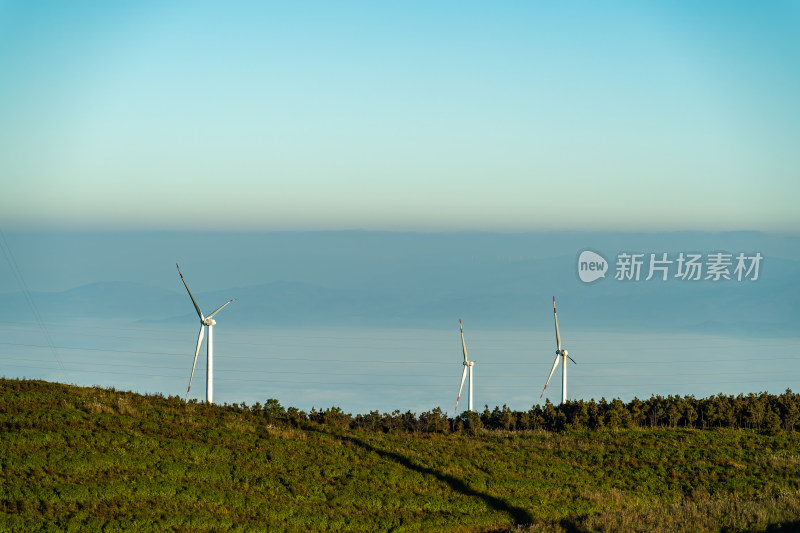 高山上的风力发电机