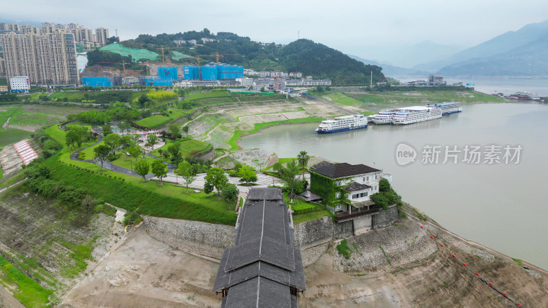 航拍湖北宜昌姊归县木鱼岛公园风雨桥