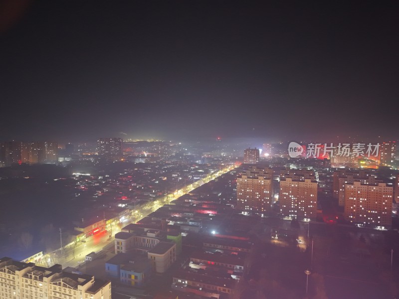 夜幕下灯火通明的城市夜景俯瞰