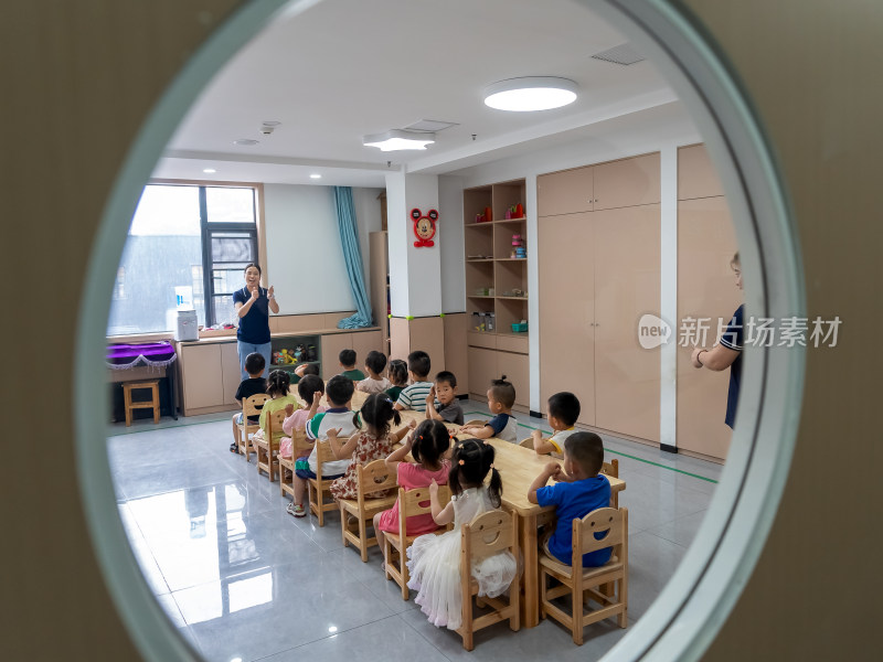 社区幼儿园教育，孩子上课