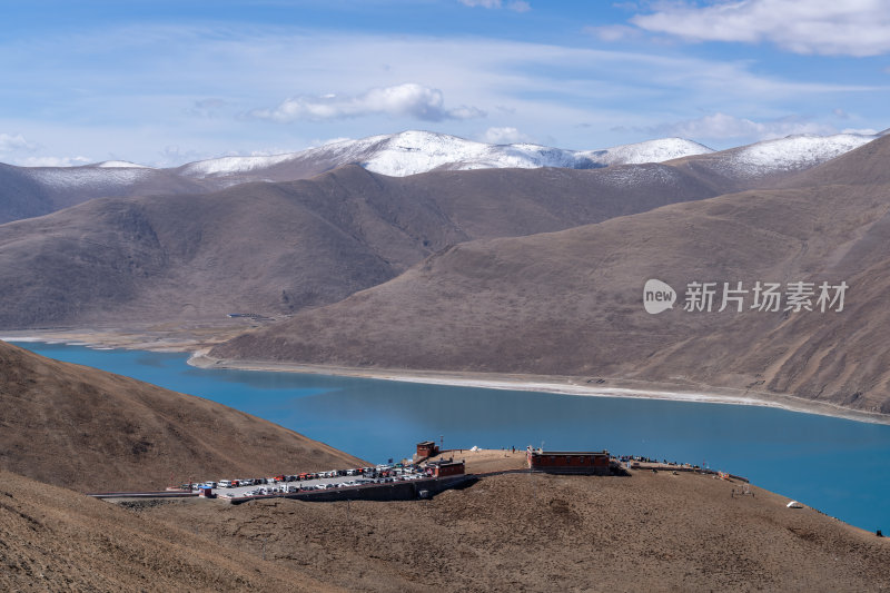 西藏山南羊卓雍措圣湖神湖蓝色藏地圣湖雪山