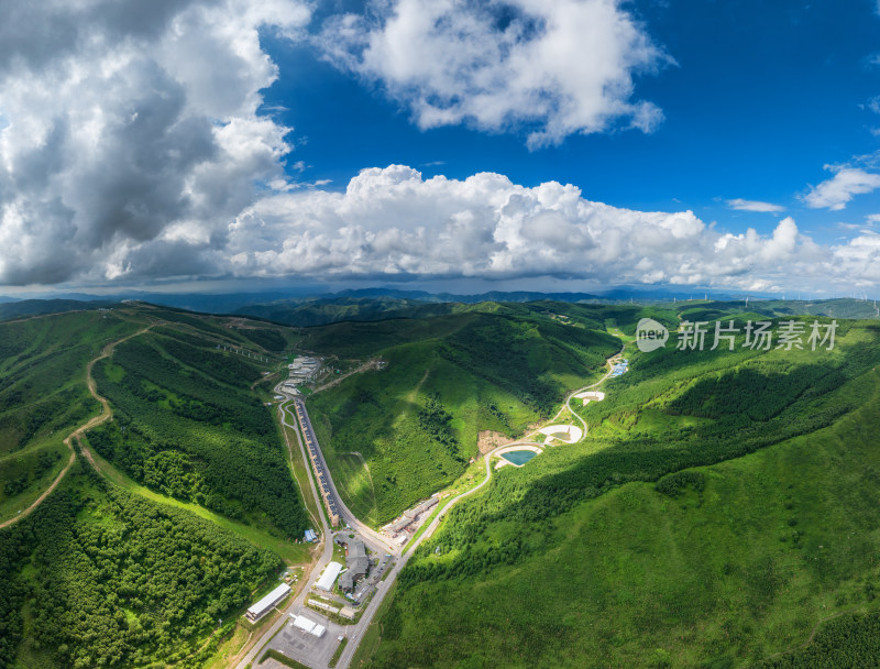 俯瞰张家口崇礼森林山谷绿色美景