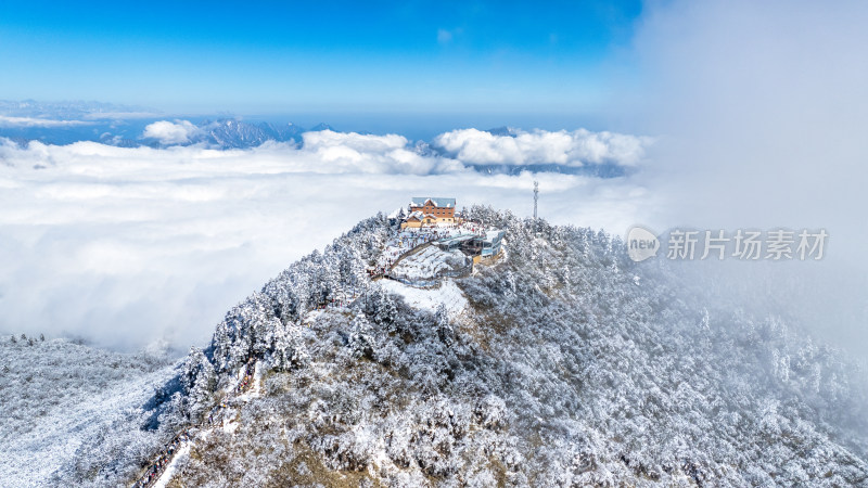 四川成都西岭雪山景区的日月坪航拍特写