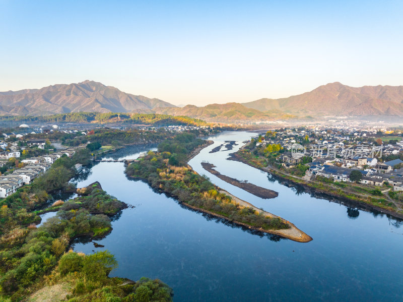 航拍安徽宣城泾县桃花潭风景区老街村庄