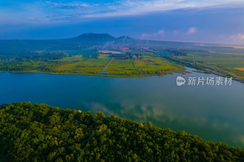 湖泊山林航拍全景