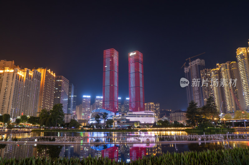 贵州贵阳花果园双子塔夜景