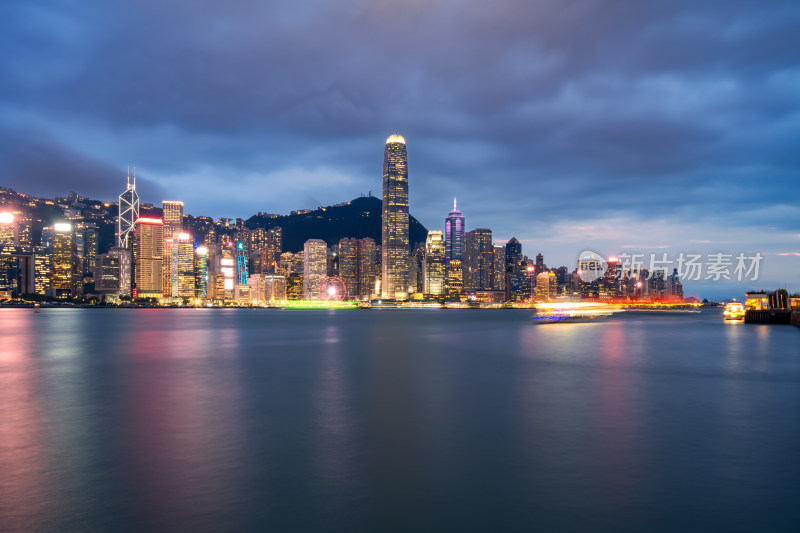 中国香港维多利亚港天际线夜景