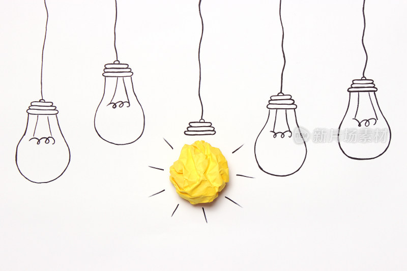 纸团与灯泡创意概念图