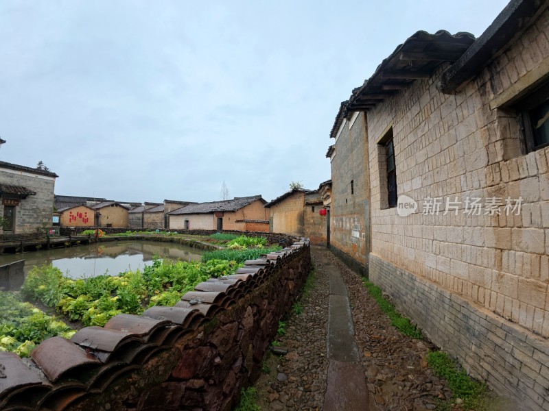 雨中竹桥古村