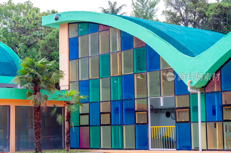 青岛中山公园的彩色玻璃房子