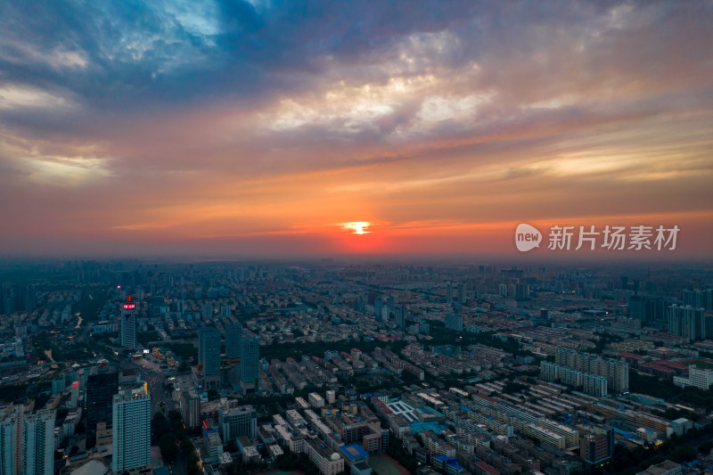 城市日落晚霞夕阳航拍摄影图山东济宁