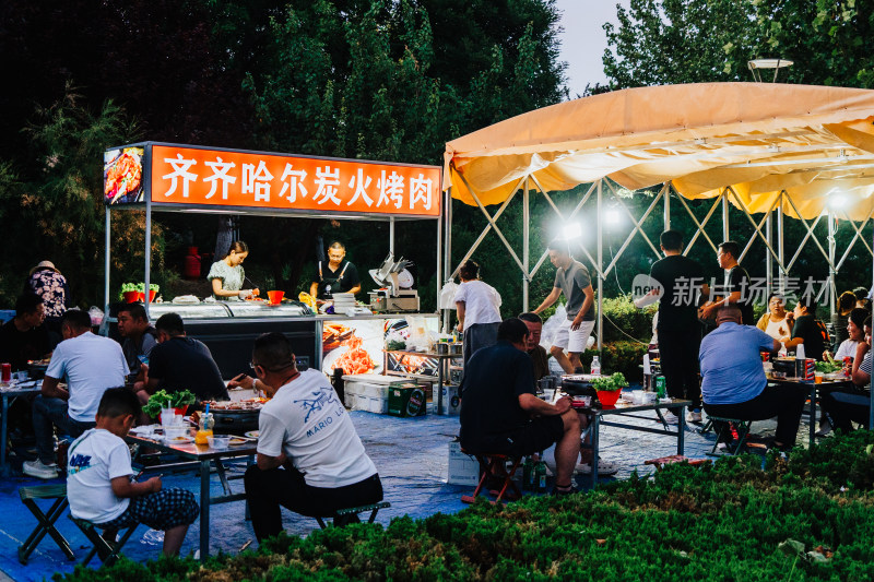 东营鸿港夜市美食街