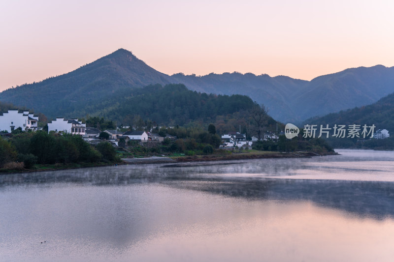 航拍安徽宣城泾县桃花潭风景区老街村庄