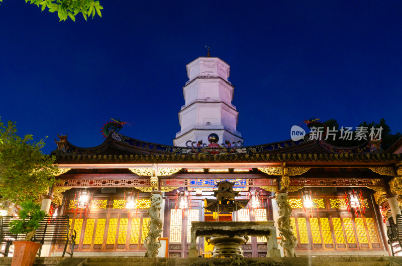 中国福建省福州市于山风景区定光寺白塔夜景