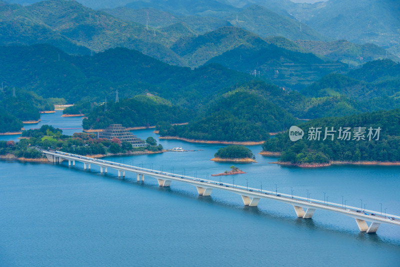 千岛湖天屿山观景台俯瞰千岛湖及千岛湖大桥