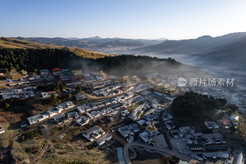 甘肃甘南郎木寺藏地山景全景清晨航拍