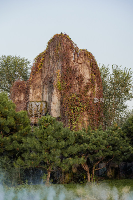 雾气中的小山