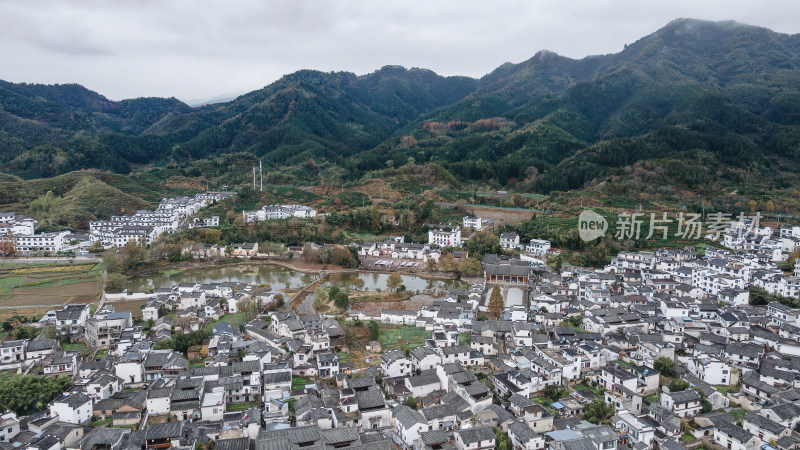 安徽呈坎村山村秋景徽派建筑群航拍