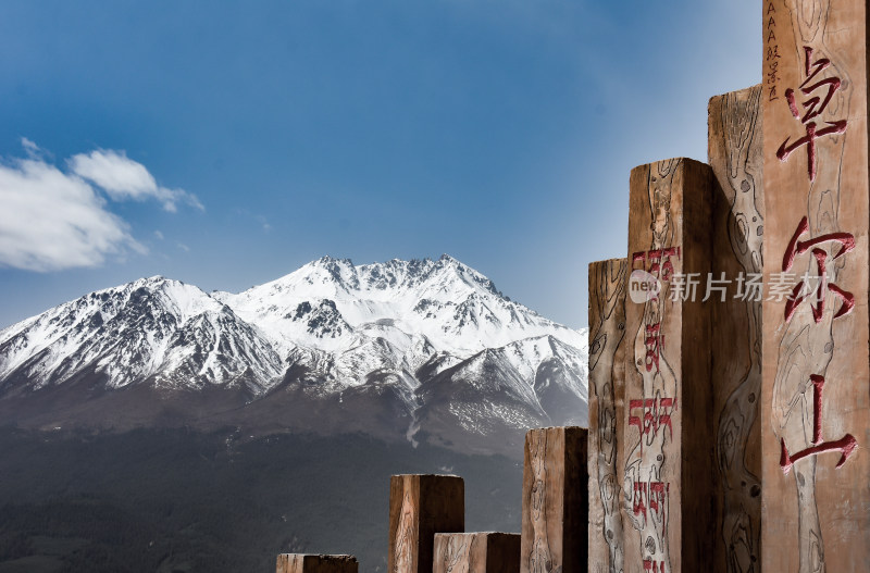 祁连卓尔山牛心山雪山高原航拍全景远景